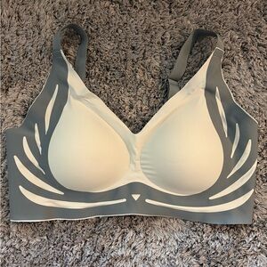NWOT Seamless Gray Wireless Bra